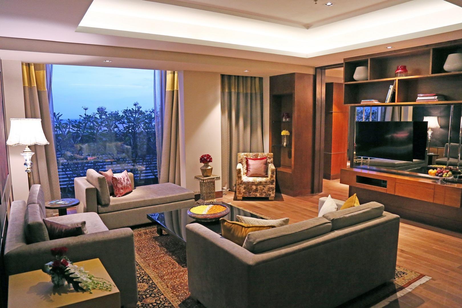 Taj Bangalore Devanahalli Εξωτερικό φωτογραφία A living room in a suite at the Taj Mahal Palace, Mumbai