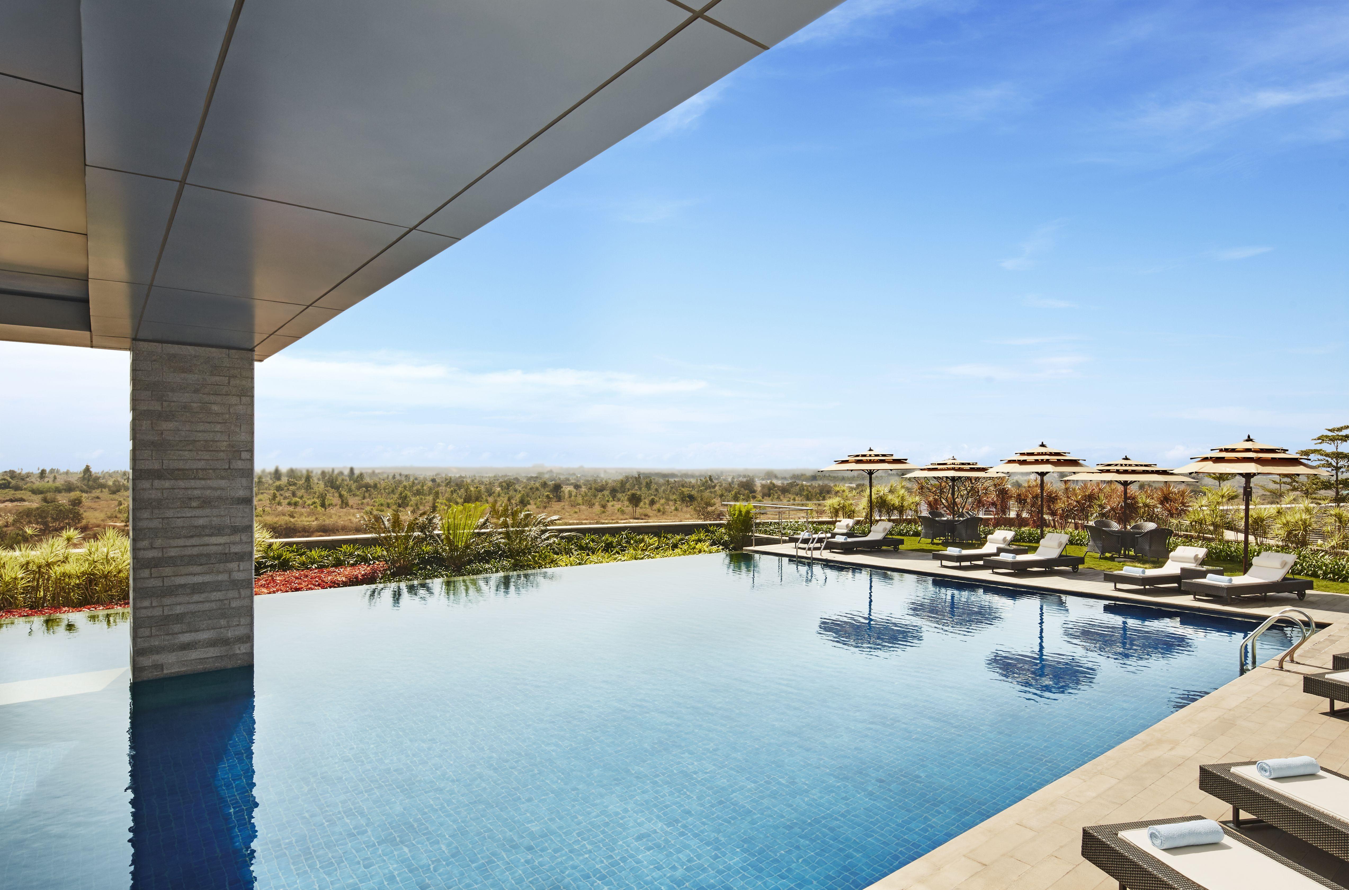 Taj Bangalore Devanahalli Εξωτερικό φωτογραφία The pool at the Westin Hyderabad