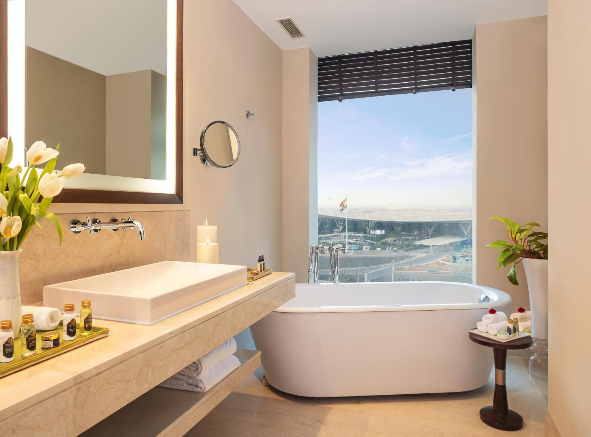 Taj Bangalore Devanahalli Εξωτερικό φωτογραφία A bathroom in a hotel
