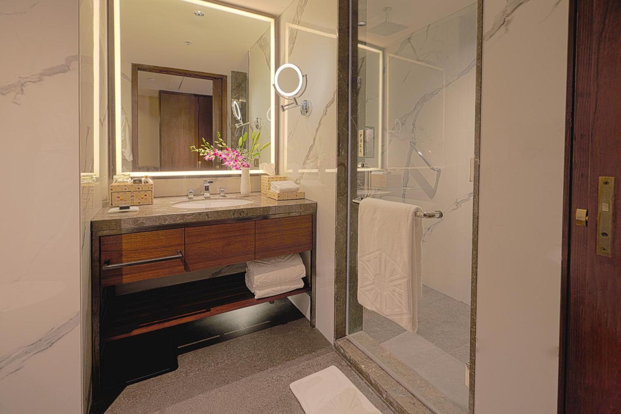 Taj Bangalore Devanahalli Εξωτερικό φωτογραφία Bathroom