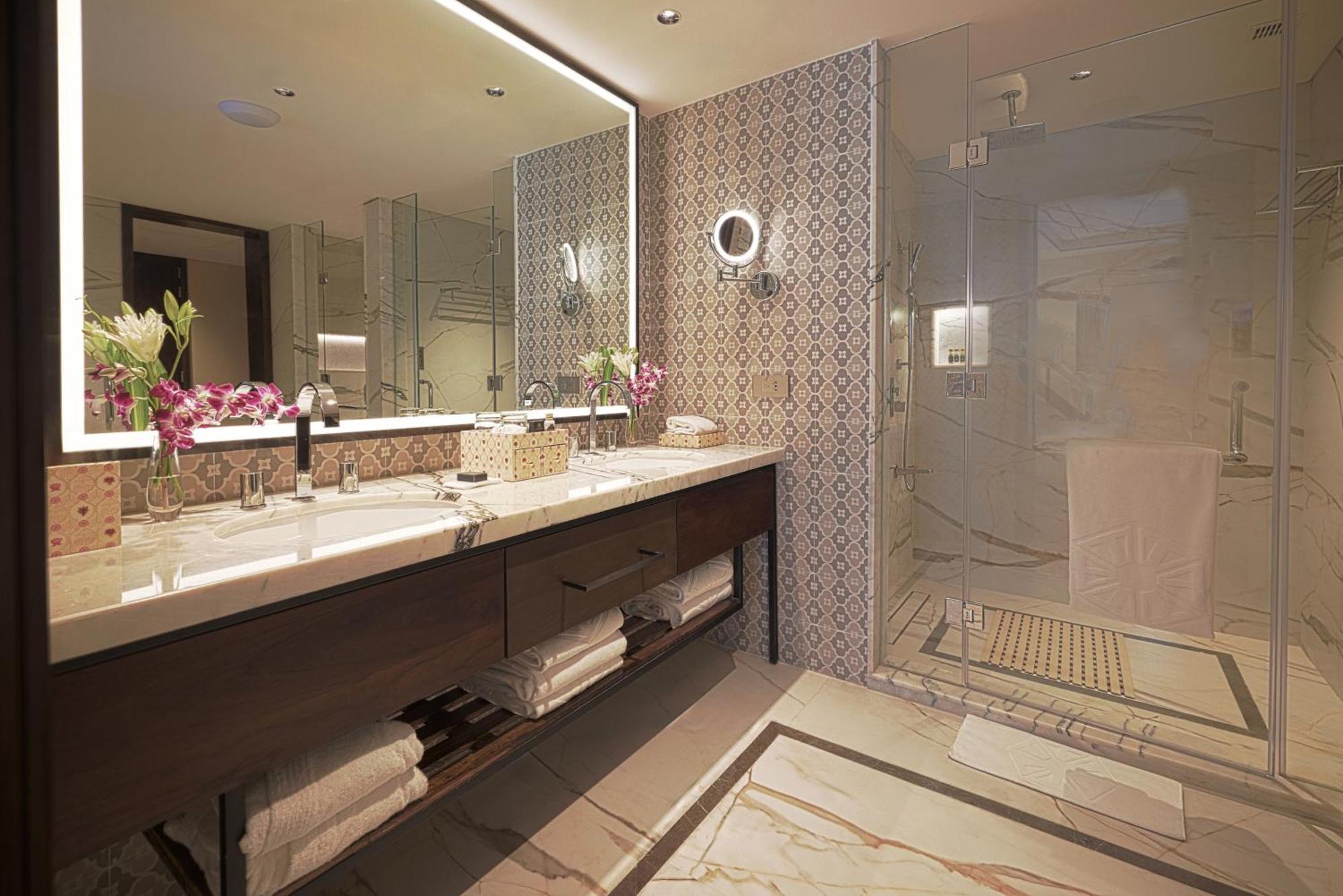 Taj Bangalore Devanahalli Εξωτερικό φωτογραφία Bathroom