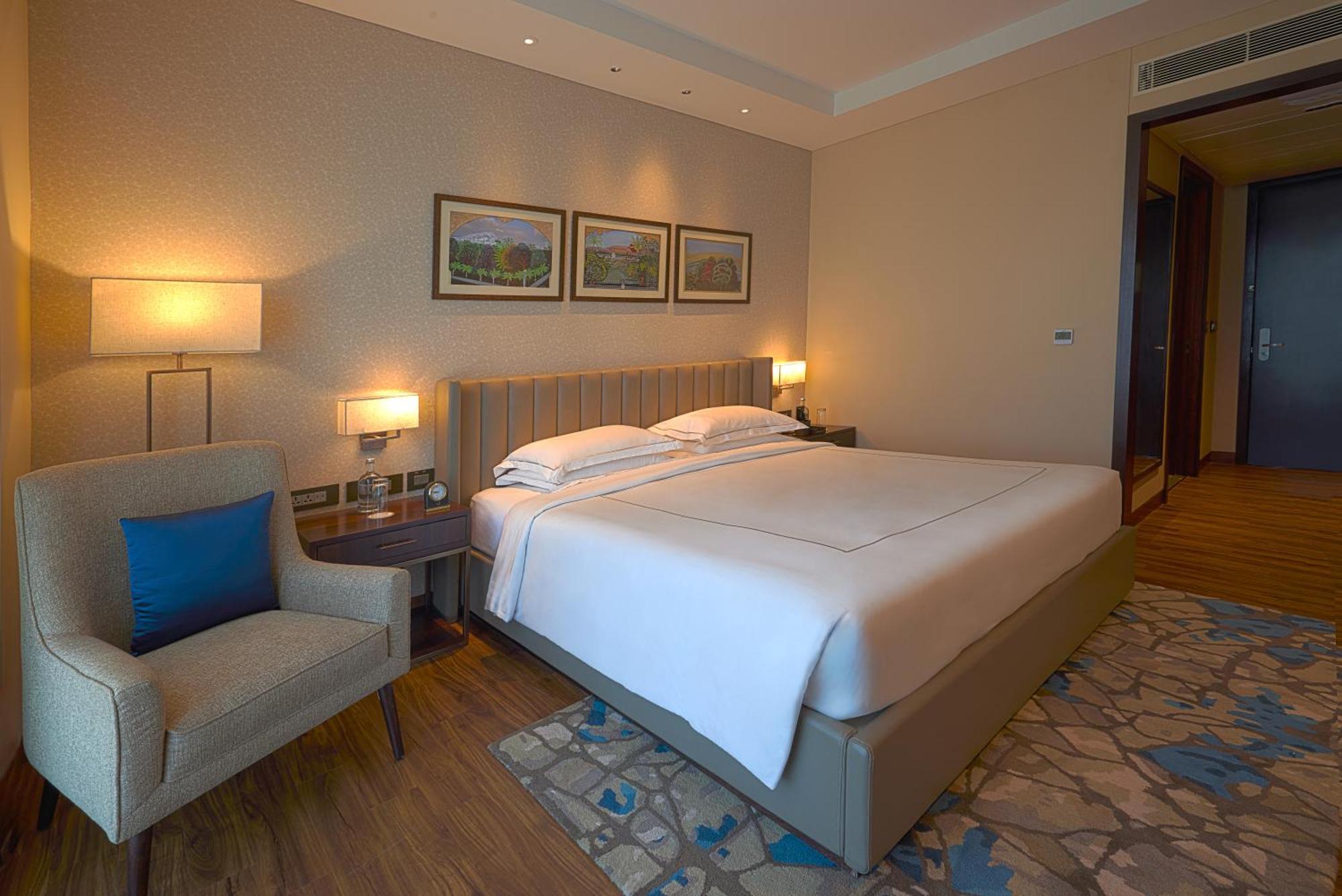 Taj Bangalore Devanahalli Εξωτερικό φωτογραφία A bedroom at the hotel