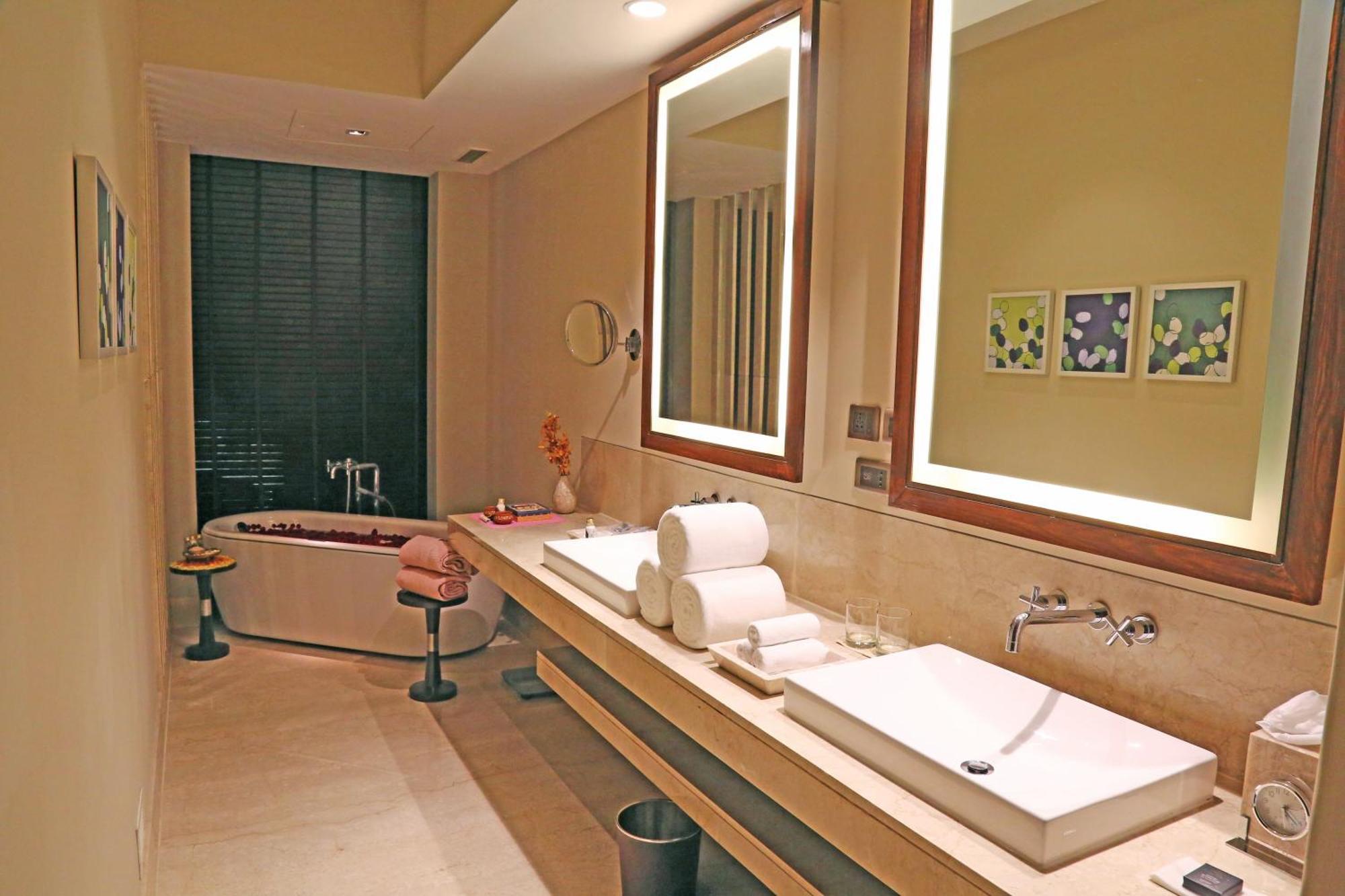 Taj Bangalore Devanahalli Δωμάτιο φωτογραφία Bathroom
