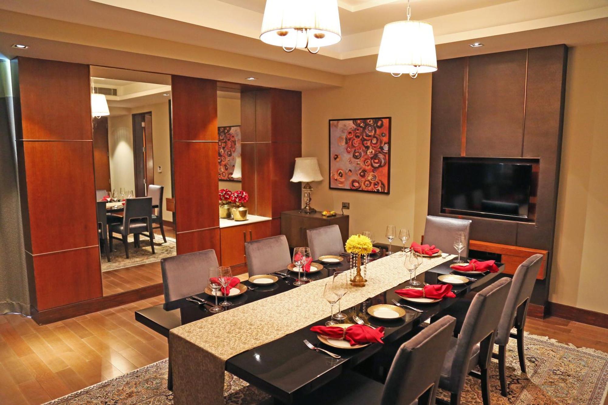 Taj Bangalore Devanahalli Δωμάτιο φωτογραφία A dining room