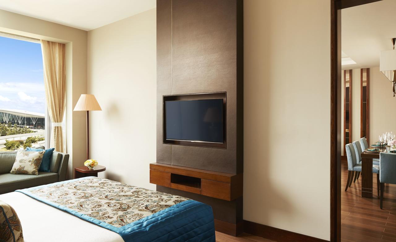 Taj Bangalore Devanahalli Εξωτερικό φωτογραφία A television set in a hotel room