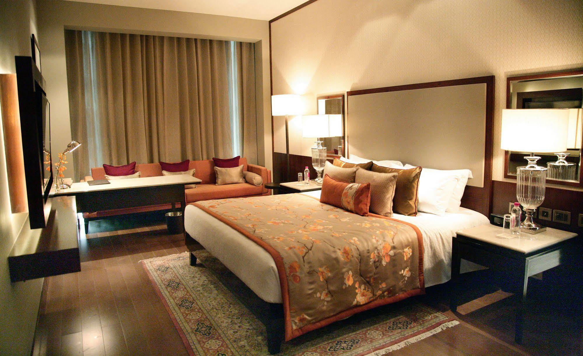 Taj Bangalore Devanahalli Εξωτερικό φωτογραφία A bedroom at the Taj Mahal Palace, Mumbai